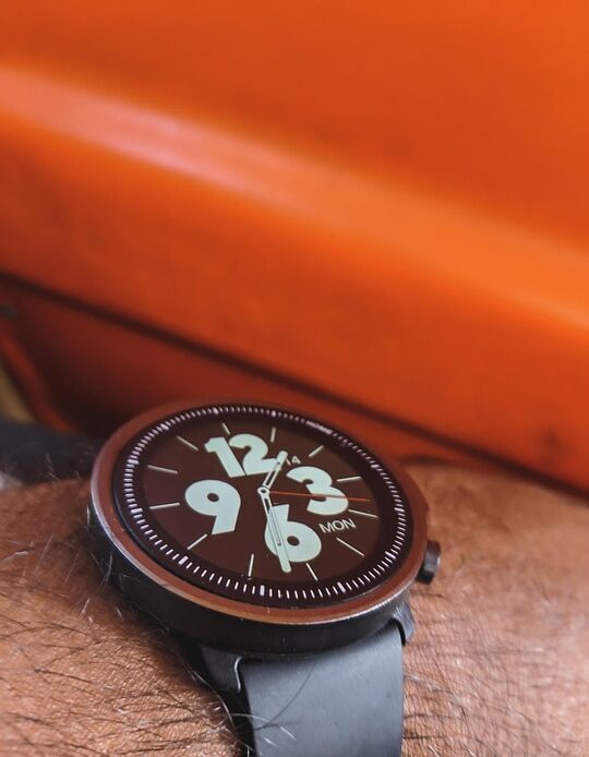 Smartwatches with Touchless Controls: The Future is Here